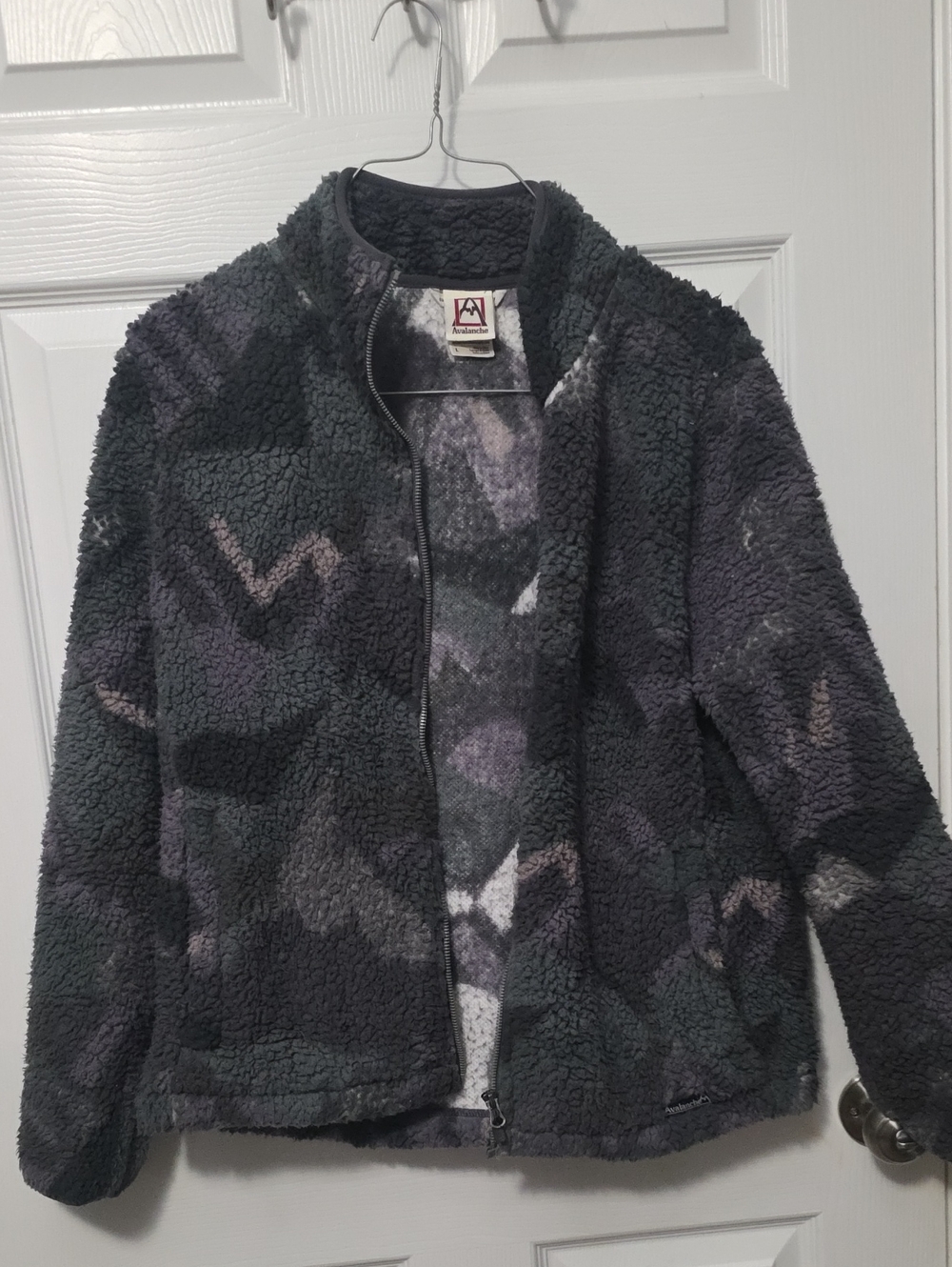 Avalanche Women's Light Sherpa Jacket - Charcoal And Purple Camo